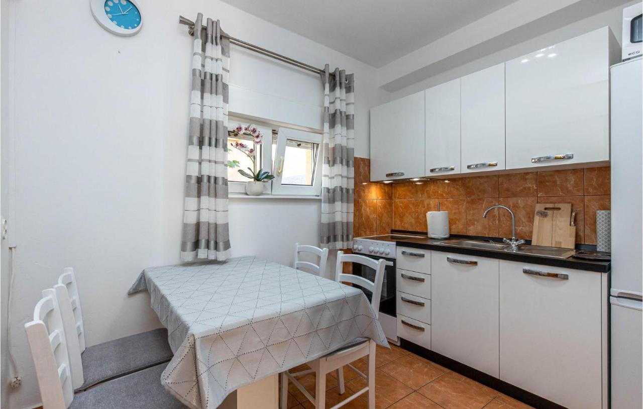 Amazing Apartment In Kostrena With 1 Bedrooms And Wifi Luaran gambar