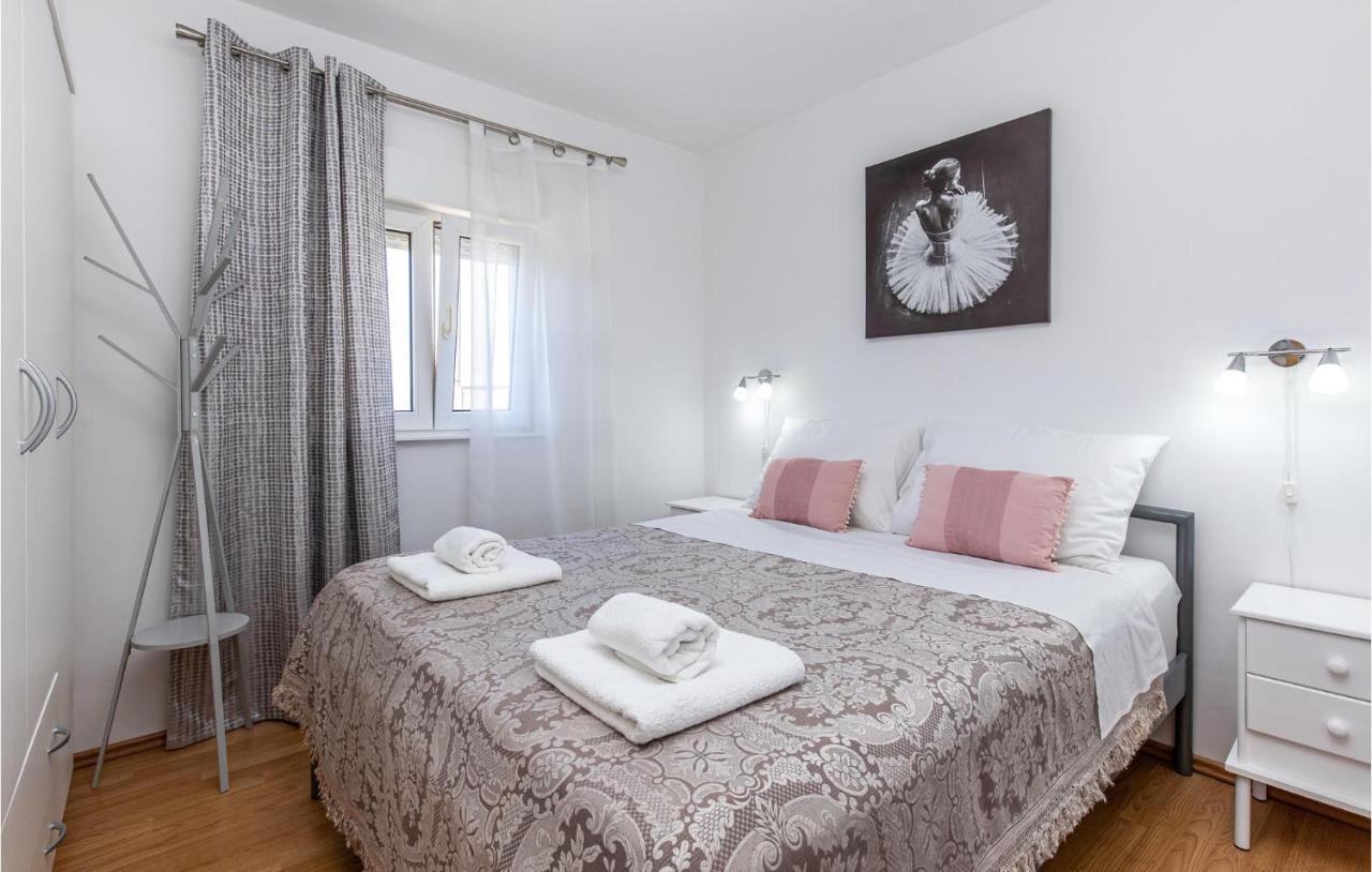 Amazing Apartment In Kostrena With 1 Bedrooms And Wifi Luaran gambar
