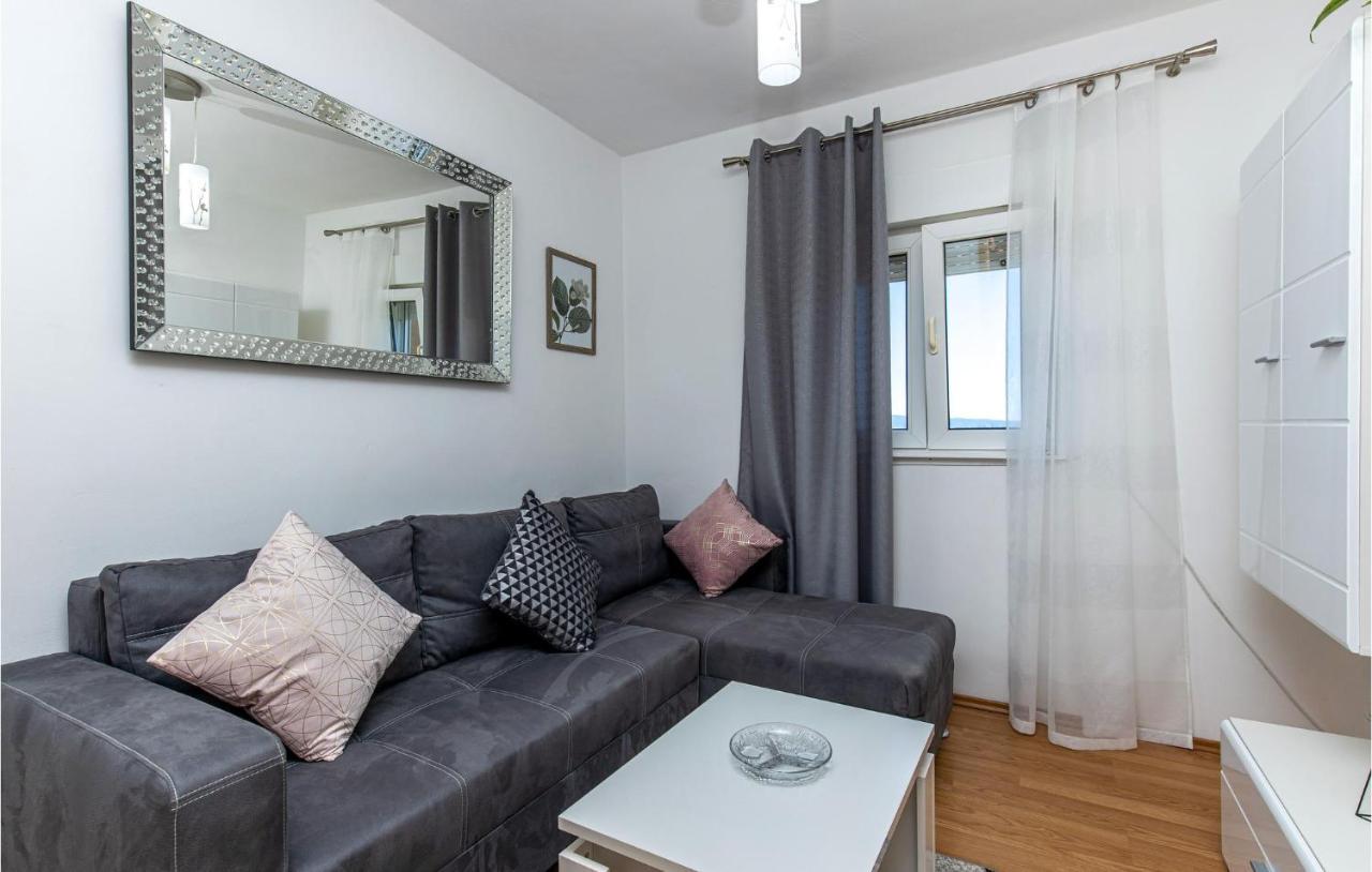Amazing Apartment In Kostrena With 1 Bedrooms And Wifi Luaran gambar